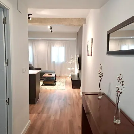 Amazing Bright And Recently Remodeled Lägenhet