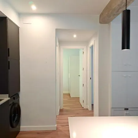 Amazing Bright And Recently Remodeled Валенсия