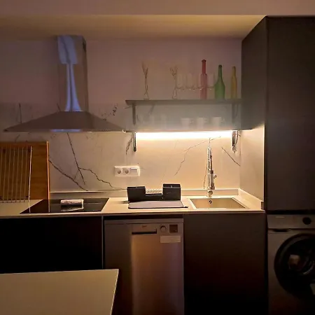 Amazing Bright And Recently Remodeled Apartment *
